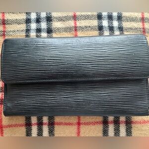 LV EPI LONG WALLET (TEAR,FADING) MAKE ME AN OFFER!